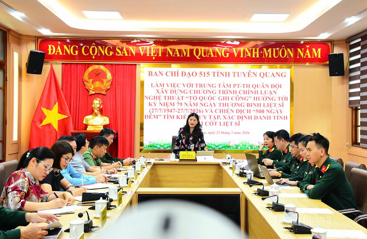 Các đại biểu dự buổi làm việc.